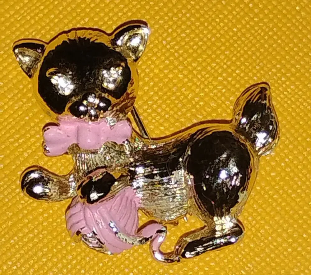 Vintage Gerry’s Black Cat Playing With Yarn Brooch Pink Enamel 1.5"